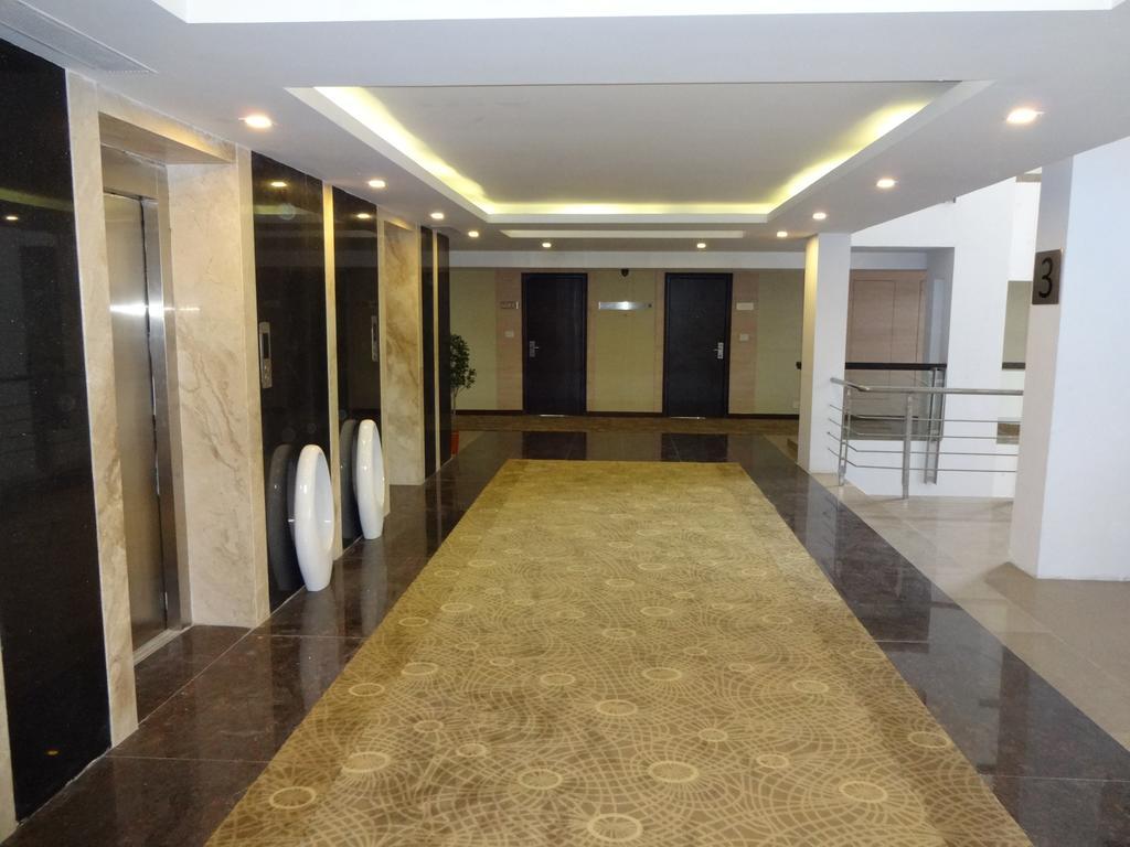 Hotel Abu Palace Madras Buitenkant foto